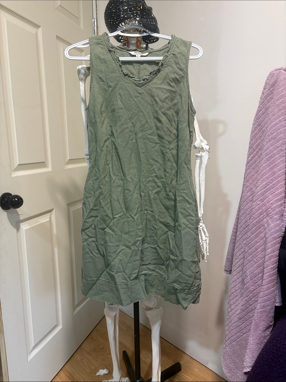 Briggs New York Olive Green Sleeveless V-Neck Tunic